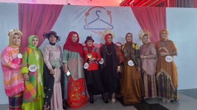 Perempuan Indonesia Maju Gelar Ethnic Moslem Fashion Show
