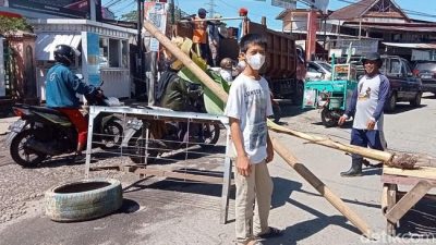 Masyarakat Tutup Jalan Antang Raya, Tokoh Masyarakat: Minta Gubernur Sulsel dan Wakil Rakyat Dapil 2 Makassar Di DPRD Sulsel Datang Lihat Kondisi Jalan