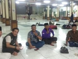 Relawan Rela Nginap Di Masjid-masjid Sekitar KPU, Siap Antar AMIN Daftar ke KPU